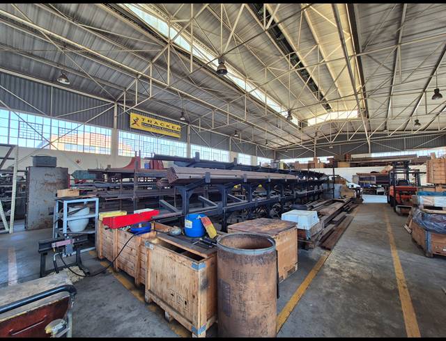 1,300M² WAREHOUSE FOR SALE IN KNIGHTS